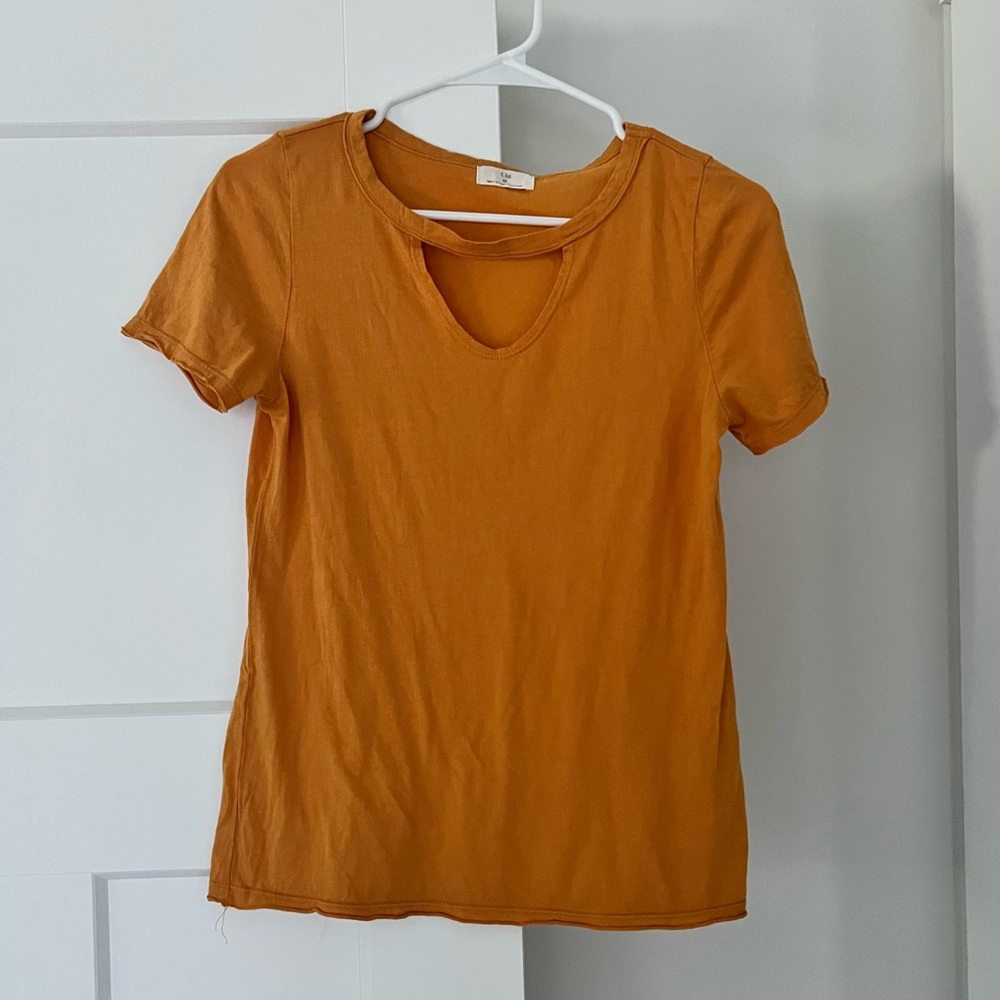 t.la Short-Sleeve Tee